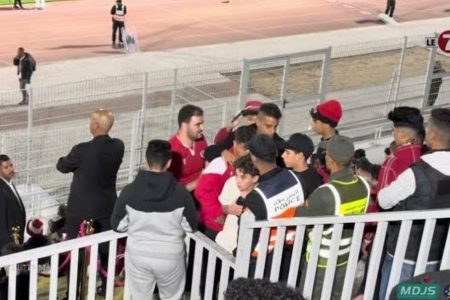 بركان الوداد… بيدرينيو يلقي التحية على صديقته بطريقة خاصة ويلتقط صور مع الجماهير الودادية