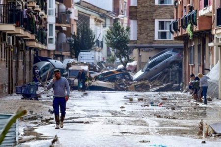 وفاة مؤكدة واحدة وجريحة و25 مفقودا مغربيا في فيضانات فالنسيا الإسبانية