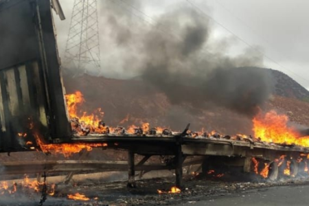اندلاع حر_يق مهول بشاحنة نواحي أكادير‎