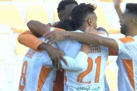 نهضة بركان يواصل التحليق في الصدارة بفوز جديد