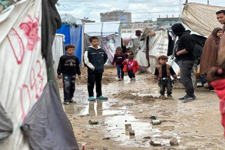 تضرر وغرق 10 آلاف خيمة نزوح في غزة جراء الأمطار