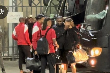 لقطة رائعة من موكوينا مع بوزوق وحديث مطول بين جمال حركاس ومباريك
