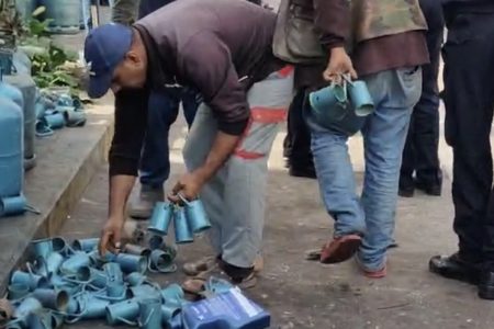 انقلاب شاحنة محملة بقنينات الغاز “البوطا” بحي مبروكة بالبيضاء