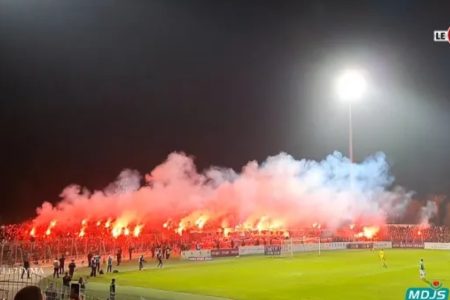 كركاج واحتفالات .. جماهير الكوديم تخلق أجواء جنونية خلال مواجهة الدفاع الحسني الجديدي
