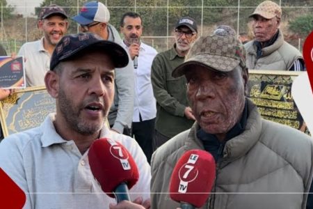 الرجاوي ” إدريس المرحوم ” والودادي ” عزمي ” بعد تكريمهم بدرب السلطان : مكاينش ثقافة الإعتراف