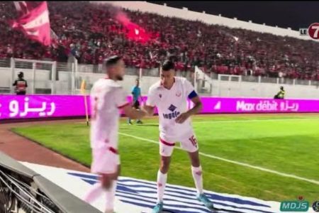 إحتفالية لاعبي الوداد مع الجماهير بعد هدف ” محمد الرايحي ” في مرمى الماص