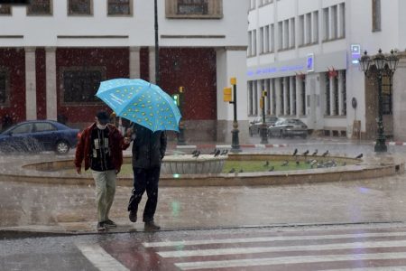 نشرة إنذارية: زخات رعدية قوية وتساقطات ثلجية على المرتفعات يومي الأحد والإثنين بعدد من المناطق