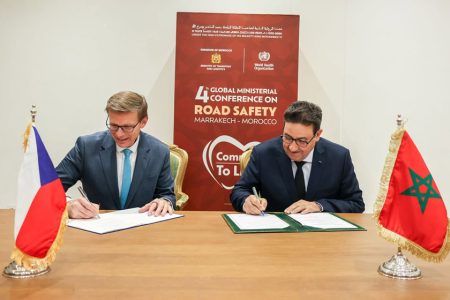 المغرب وجمهورية التشيك يوقعان مذكرة تفاهم لتعزيز التعاون في مجال السلامة الطرقية