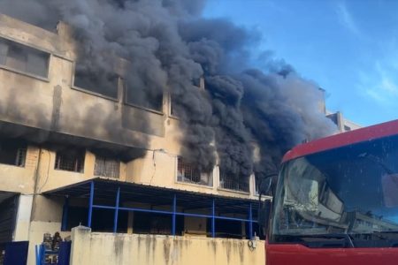 اندلاع حريق مهول داخل مصنع للأحذية‎