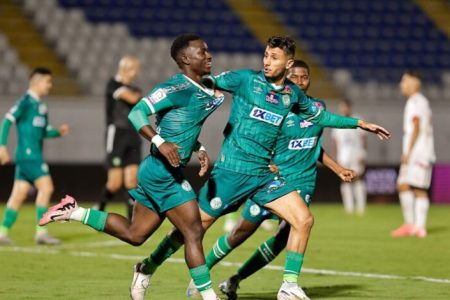 لاعب جديد يعزز التدريبات الجماعية للرجاء الرياضي 