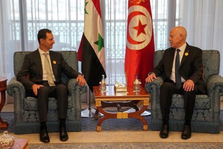 توتر دبلوماسي: سيناتور أمريكي يهدد قيس سعيد بمصير بشار الأسد