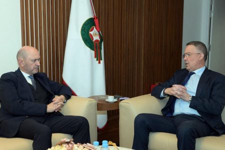 فوزي لقجع يستقبل رئيس الاتحاد الاسباني رافائيل لوزان
