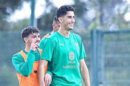 الركراكي يتابع مباراة ريال سوسيداد وريال مدريد لمراقبة دياز وأكرد