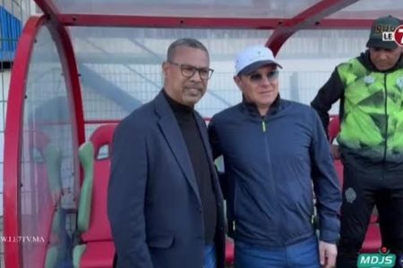 عناق حار وروح رياضية عالية بين مدرب الرجاء “لسعد جردة” ومدرب نهضة الزمامرة ” أمين بنهاشم “