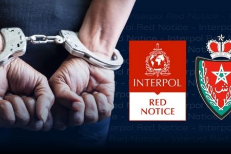 توقيف مواطن كويتي بمطار الدار البيضاء بناءً على أمر دولي بالقبض في قضايا مالية خطيرة