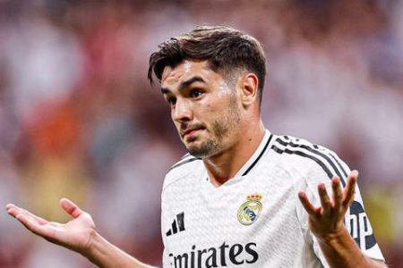 المغربي دياز يقود الريال إلى ريمونتادا مثيرة بميدان مانشستر سيتي