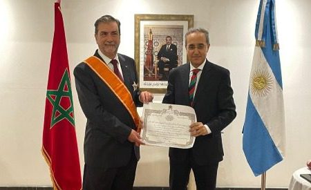 توشيح السفير الأرجنتيني السابق بالمغرب بوسام ملكي رفيع