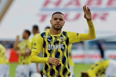 يوسف النصيري يرد بقوة على منتقديه برسالة مؤثرة