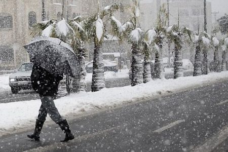 رياح قوية محملة بالغبار وتساقطات ثلجية مرتقبة في عدة مناطق بالمملكة يومي الاثنين والثلاثاء (نشرة إنذارية)