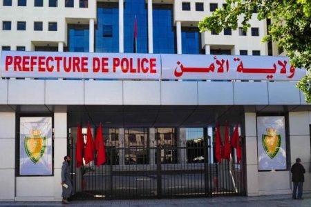 ولاية أمن الدار البيضاء توضح حقيقة فيديو يظهر من خلاله شخص يتحوز بسلاح ابيض رفقة اشخاص اخرين كانوا متن دراجة نارية