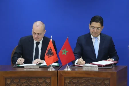 المغرب وألبانيا يعززان تعاونهما الثنائي ويؤكدان التزامهما بالسلام والاستقرار 