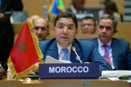 المغرب في القمة العربية الطارئة: رؤية ملكية متكاملة لحل القضية الفلسطينية