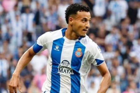 المغربي عمر الهلالي على رادار برشلونة الإسباني