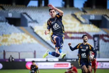 الأهلي المصري ينتظر رد مدربه قبل تفعيل خيار شراء نجمه المغربي