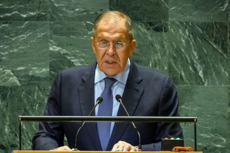 لافروف: الغرب يعارض السلام في أوكرانيا والمواجهة النووية تشكل تهديدا لروسيا