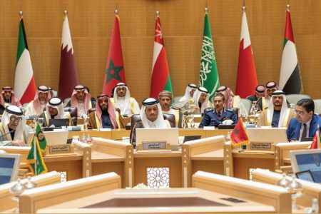 نحو تحالف عربي أكثر صلابة: اجتماع المجلس الوزاري لمجلس التعاون الخليجي في الرياض بمشاركة المغرب وسوريا ومصر والأردن
