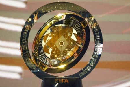 الوداد يستقبل مجسم كأس العالم للأندية في حفل رياضي وفني كبير
