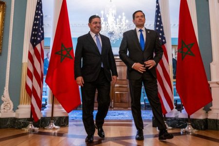 بوريطة في واشنطن: تعزيز الشراكة المغربية-الأمريكية في لقاء رفيع مع مستشار ترامب للأمن القومي