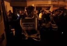 Photo of شخص ينهي حياة والدته ويلقي بنفسه من سطح منزل