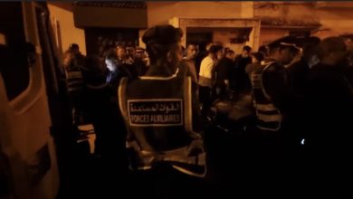 Photo of شخص ينهي حياة والدته ويلقي بنفسه من سطح منزل