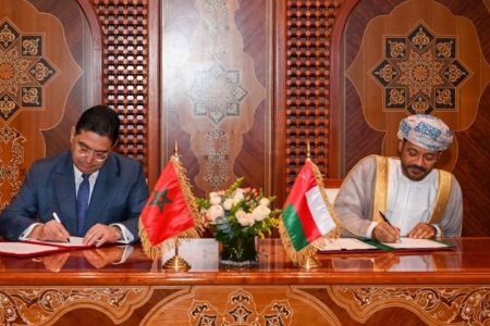 المغرب وعُمان يعززان تحالفهما الاستراتيجي بحزمة اتفاقيات شاملة في قطاعات حيوية