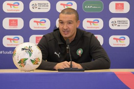 نبيل باها: “مباراة أوغندا أصبحت من الماضي، و تركيزنا منصب على مباراة زامبيا لتحقيق الإنتصار.”