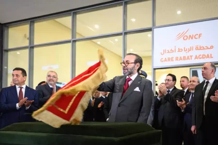 “تحيا الصداقة بين المغرب وفرنسا”: ماكرون يشيد بإطلاق الملك محمد السادس مشروع الخط فائق السرعة القنيطرة-مراكش