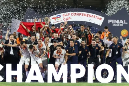 الراسينغ البيضاوي يهنئ النهضة البركانية بمناسبة تتويجه بلقب كأس الكونفدرالية