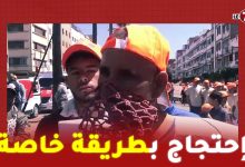 Photo of على طريقته … مواطن مغربي يحتج من أجل مطالبه في مسيرة فاتح ماي