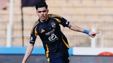 Photo of بنشرقي يقود الأهلي لتجاوز سيراميكا و يقرب المارد الأحمر من التتويج بلقب الدوري المصري