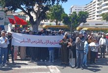 Photo of الرباط تشهد وقفة غضب ضد تعطيل منح تعليمية لأطفال ذوي إعاقة ذهنية