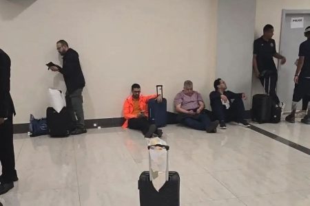 نهضة بركان يقرر تقديم شكوى بعد المعاملة السيئة في مطار زنجبار