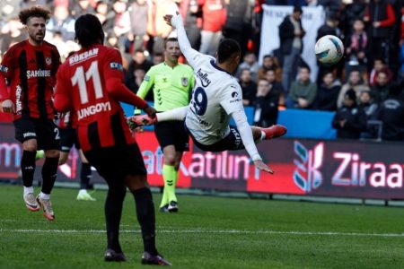النصيري يُواصل التألق ويحقق أفضل سجل تهديفي في مسيرته داخل الدوريات