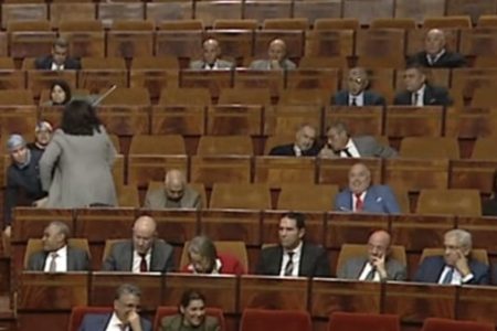 المغرب يوسع تفعيل الأمازيغية في الإدارات والخدمات العمومية
