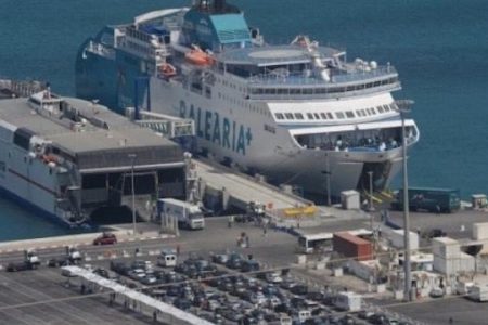 ميناء طنجة المتوسط يُحبط أكبر عملية تهوير كوكايين عبر شحنة فحم وهمية 