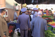 Photo of السلطات تضرب بيد من حديد: 15 ألف مخالفة لضبط الأسعار