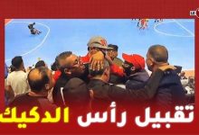 Photo of الجماهير المغربية تحتفل وتقبل رأس “هشام الدكيك” بعد تسجيل هدف التتويج بكأس إفريقيا للفوتصال