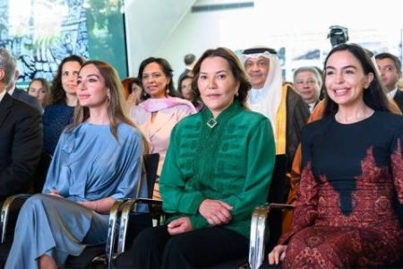 صاحبة السمو الملكي الأميرة للا حسناء تفتتح بباكو المعرض الرقمي “الزربية الرباطية، نسيج من الفنون”