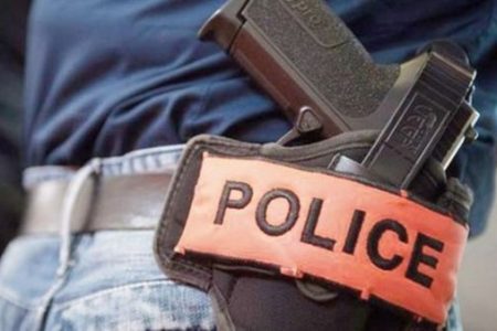 فاس … مفتش شرطة يستعمل سلاحه لتوقيف مبحوث عنه عرض حياة عناصر الشرطة للخطر