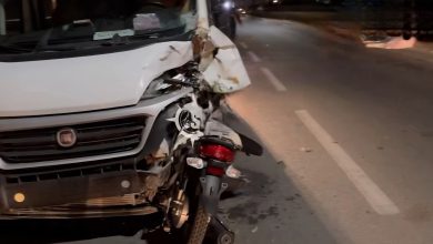 Photo of وفاة شاب بعد اصطدام دراجة نارية بسيارة لنقل المستخدمين